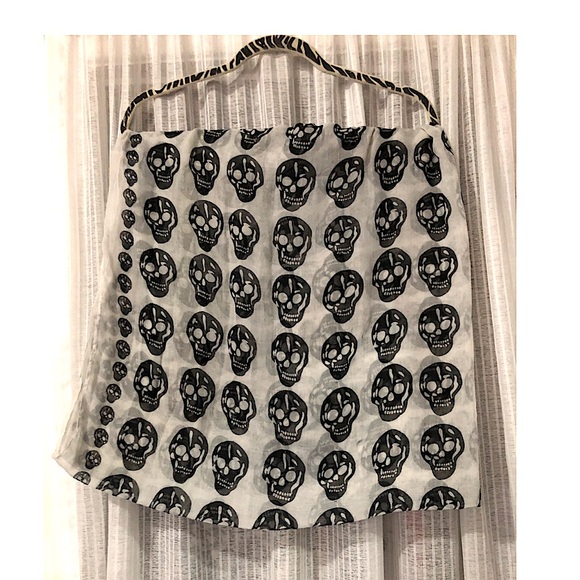 Black and White with Skull Detail Scarf - Picture 1 of 1
